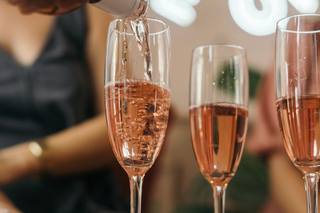 Comprendre le vin rosé : élaboration, styles et service